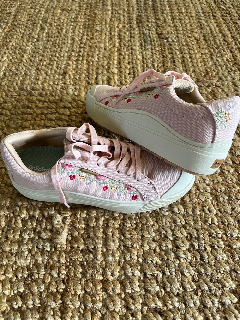 Dr. Scholl's Women’s Pink Floral Platform Sneakers
NWOT
8.5 - Picture 2 of 8